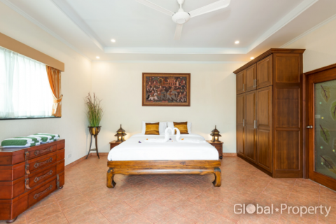Casa de 6 dormitorios en Pattaya, Tailandia № 100822 - foto 11
