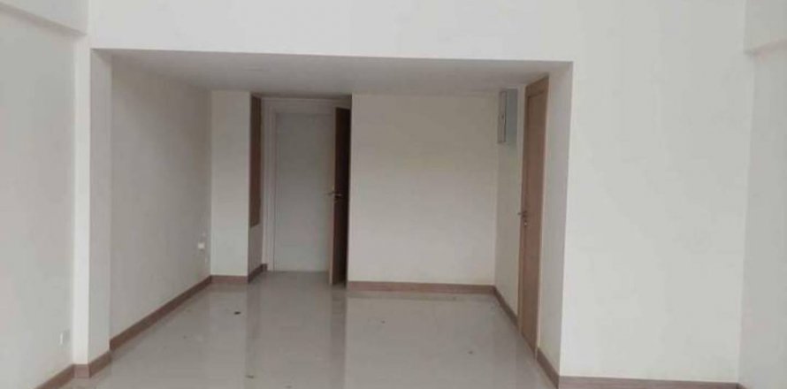 Local comercial 182.75 m2 en Pattaya, Tailandia № 111949