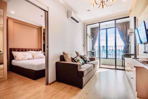 Condominio de 1 dormitorio en Bang Rak, Bangkok, Tailandia № 76355 - foto 2
