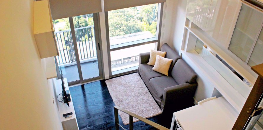 Dúplex de 1 dormitorio en Khlong Toei, Bangkok, Tailandia № 76351