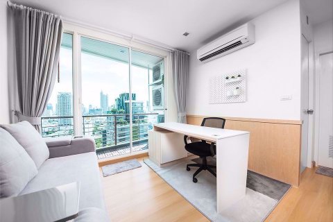 Condominio de 1 dormitorio en Bang Rak, Bangkok, Tailandia № 76350 - foto 2