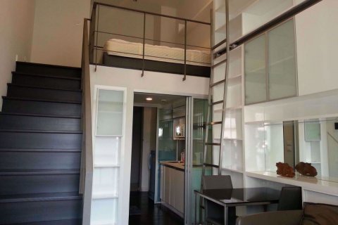 Dúplex de 1 dormitorio en Khlong Toei, Bangkok, Tailandia № 76352 - foto 5