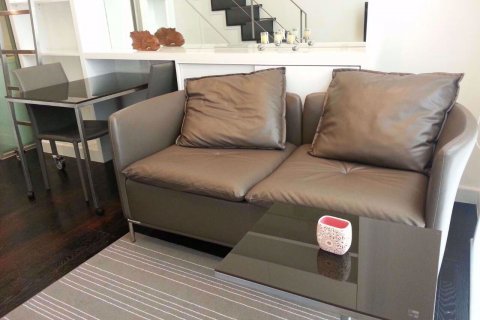 Dúplex de 1 dormitorio en Khlong Toei, Bangkok, Tailandia № 76352 - foto 3