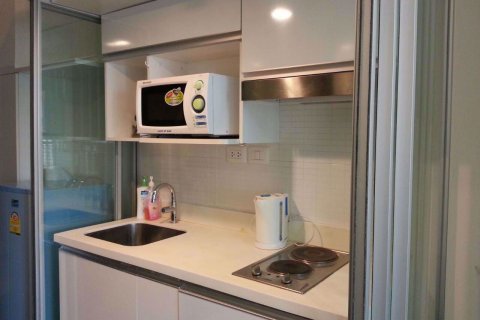 Dúplex de 1 dormitorio en Khlong Toei, Bangkok, Tailandia № 76352 - foto 6