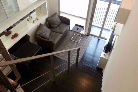 Dúplex de 1 dormitorio en Khlong Toei, Bangkok, Tailandia № 76352