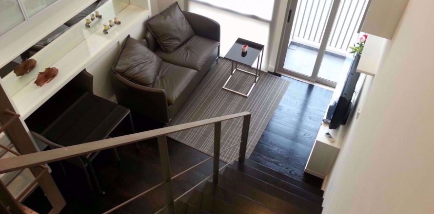 Dúplex de 1 dormitorio en Khlong Toei, Bangkok, Tailandia № 76352