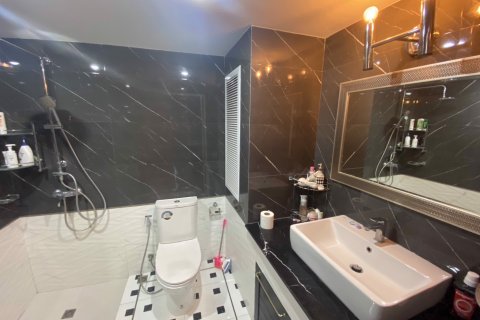 Condominio de 1 dormitorio en Bang Rak, Bangkok, Tailandia № 80828 - foto 12