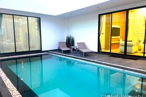 Casa de 3 dormitorios en Pattaya, Tailandia № 81817 - foto 13