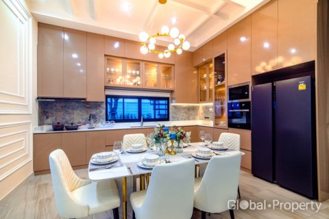 Casa de 3 dormitorios en Pattaya, Tailandia № 81817 - foto 5