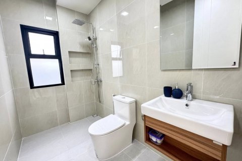 Casa de 4 dormitorios en Bang Lamung, Tailandia № 125624 - foto 10