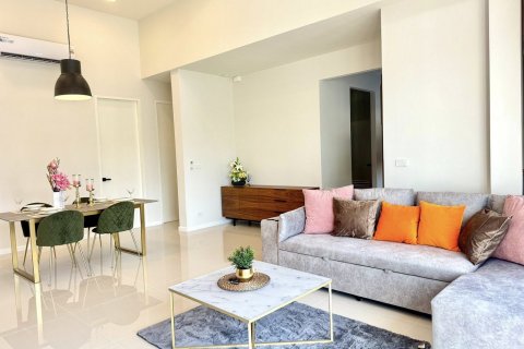 Casa de 4 dormitorios en Bang Lamung, Tailandia № 125624 - foto 13