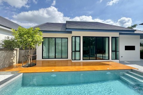 Casa de 4 dormitorios en Bang Lamung, Tailandia № 125624 - foto 7
