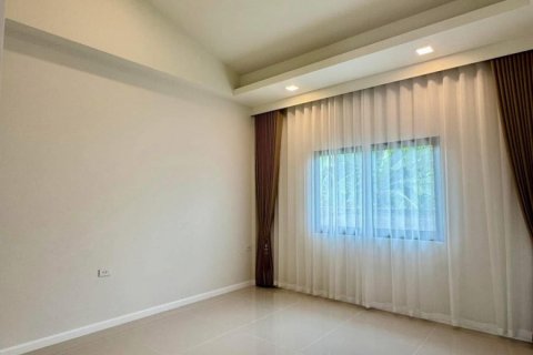 Casa de 4 dormitorios en Bang Lamung, Tailandia № 125624 - foto 20