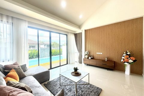Casa de 4 dormitorios en Bang Lamung, Tailandia № 125624 - foto 16