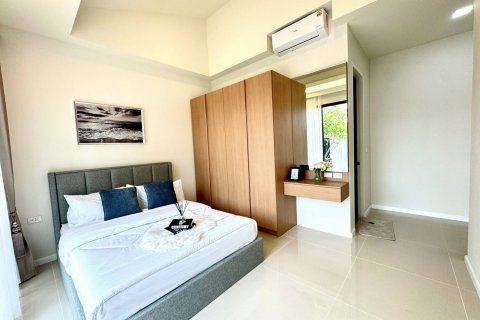 Casa de 4 dormitorios en Bang Lamung, Tailandia № 125624 - foto 9