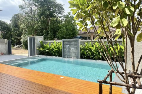 Casa de 4 dormitorios en Bang Lamung, Tailandia № 125624 - foto 4
