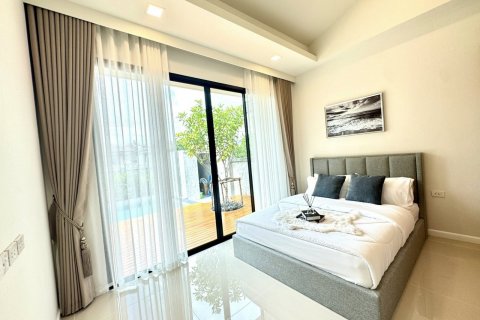 Casa de 4 dormitorios en Bang Lamung, Tailandia № 125624 - foto 8