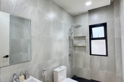 Casa de 4 dormitorios en Bang Lamung, Tailandia № 125624 - foto 18