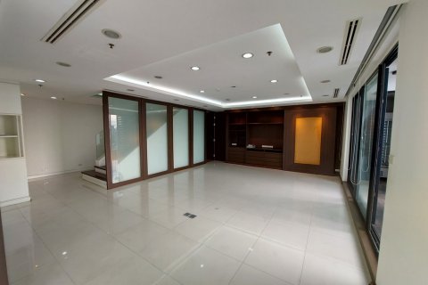 Condominio de 3 dormitorios en Bangkok, Tailandia № 107912 - foto 16