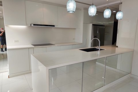 Condominio de 3 dormitorios en Bangkok, Tailandia № 107912 - foto 18