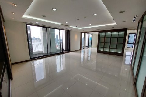 Condominio de 3 dormitorios en Bangkok, Tailandia № 107912 - foto 14