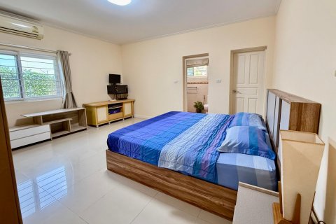 Casa de 4 dormitorios en Sattahip, Tailandia № 132199 - foto 11