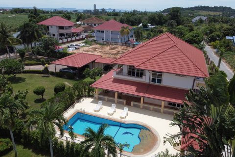 Casa de 4 dormitorios en Sattahip, Tailandia № 132199 - foto 4