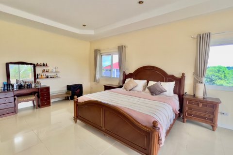 Casa de 4 dormitorios en Sattahip, Tailandia № 132199 - foto 10