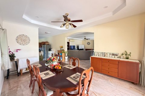 Casa de 4 dormitorios en Sattahip, Tailandia № 132199 - foto 6