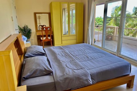 Casa de 4 dormitorios en Sattahip, Tailandia № 132199 - foto 12