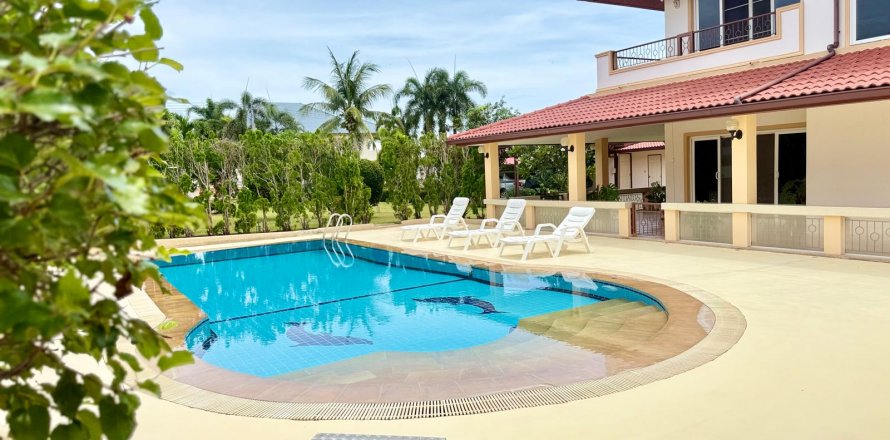 Casa de 4 dormitorios en Sattahip, Tailandia № 132199