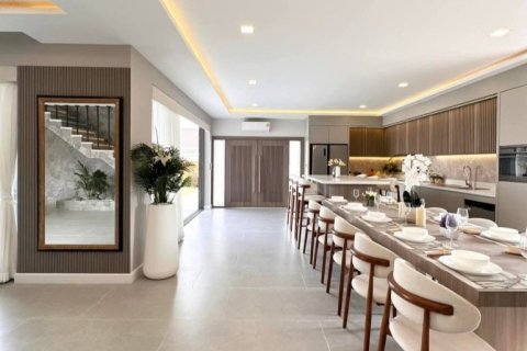 Casa de 7 dormitorios en Pattaya, Tailandia № 121079 - foto 11