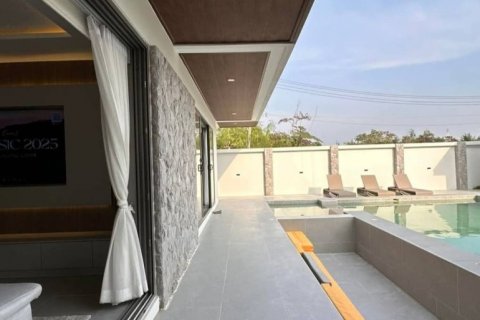 Casa de 7 dormitorios en Pattaya, Tailandia № 121079 - foto 5