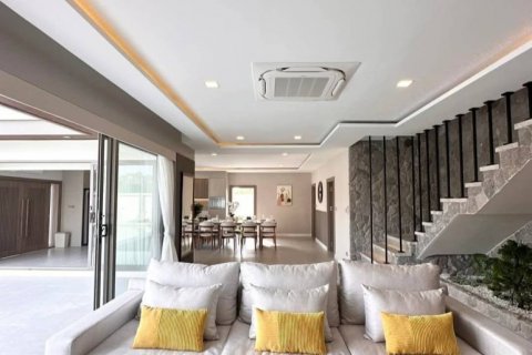 Casa de 7 dormitorios en Pattaya, Tailandia № 121079 - foto 8