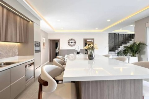 Casa de 7 dormitorios en Pattaya, Tailandia № 121079 - foto 17