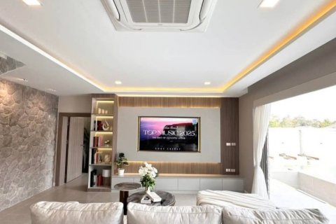 Casa de 7 dormitorios en Pattaya, Tailandia № 121079 - foto 9