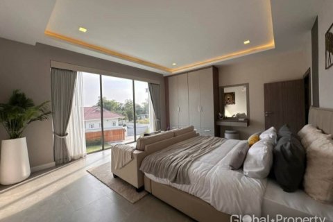 Casa de 7 dormitorios en Pattaya, Tailandia № 121079 - foto 23