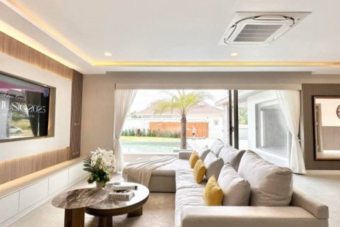 Casa de 7 dormitorios en Pattaya, Tailandia № 121079 - foto 7