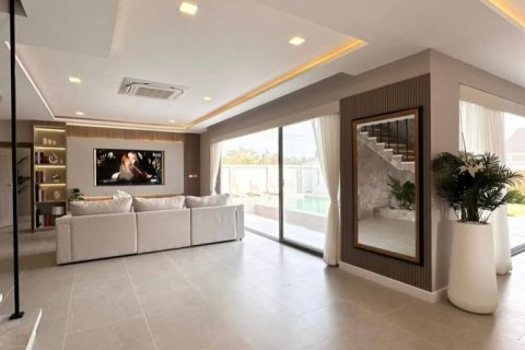 Casa de 7 dormitorios en Pattaya, Tailandia № 121079 - foto 10