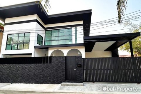 Maison à Pattaya, Thaïlande 4 chambres № 121080