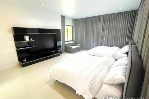 Casa de 4 dormitorios en Pattaya, Tailandia № 121080 - foto 10