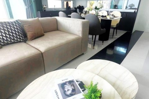 Casa de 4 dormitorios en Pattaya, Tailandia № 121080 - foto 6