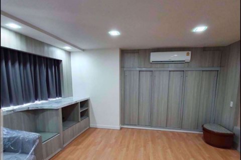 Condominio de 3 dormitorios en Khlong Toei, Bangkok, Tailandia № 76944 - foto 4