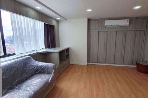 Condominio de 3 dormitorios en Khlong Toei, Bangkok, Tailandia № 76944 - foto 3