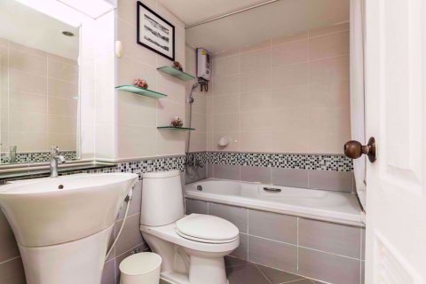 Condominio de 1 dormitorio en Khlong Toei, Bangkok, Tailandia № 76945 - foto 7