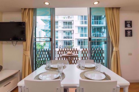 Condominio de 1 dormitorio en Khlong Toei, Bangkok, Tailandia № 76945 - foto 3