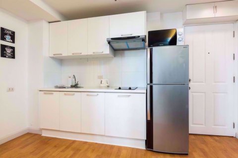 Condominio de 1 dormitorio en Khlong Toei, Bangkok, Tailandia № 76945 - foto 4