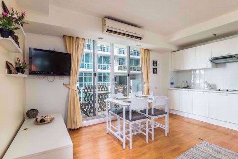 Condominio de 1 dormitorio en Khlong Toei, Bangkok, Tailandia № 76945 - foto 2