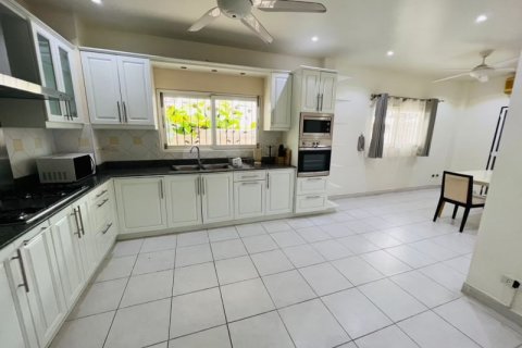 Casa de 4 dormitorios en Pattaya, Tailandia № 75978 - foto 8