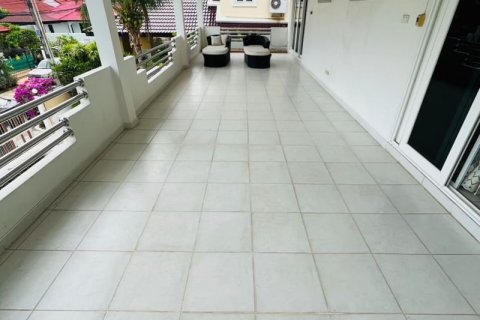 Casa de 4 dormitorios en Pattaya, Tailandia № 75978 - foto 4